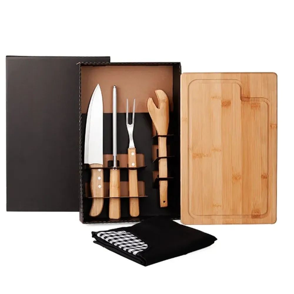 Miniatura de imagem do produto KIT PARA CHURRASCO EM BAMBU COM AVENTAL E TÁBUA COM SULCO
